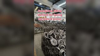 ¿Cómo se producen la placa superior y el pistón de la cámara de aire?