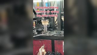 ¿Cómo se corta el borde del cortador de la placa superior del resorte neumático?